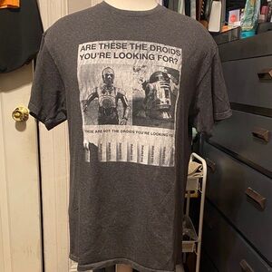 Pre-Owned, Men’s Size Large STAR WARS Graphic Tee Features R2-D2 & C-3PO